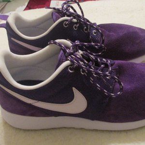 Nike Roshe Run 6.5Y or Women's 8